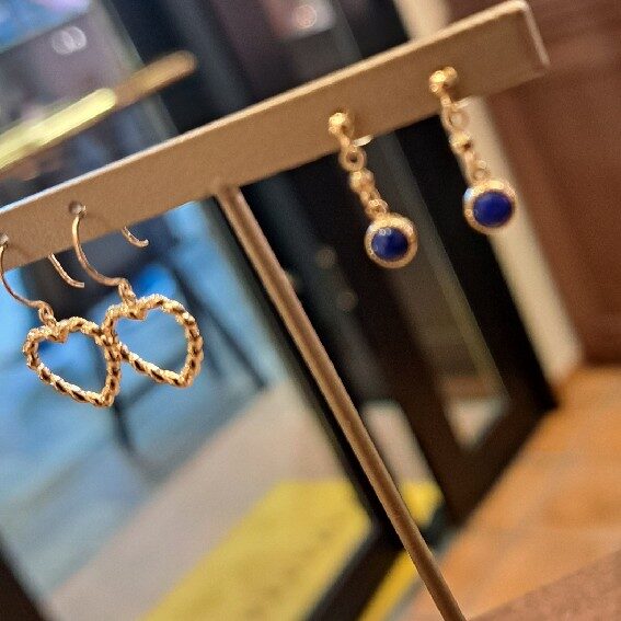 K18アメジストピアス/オニキスピアス