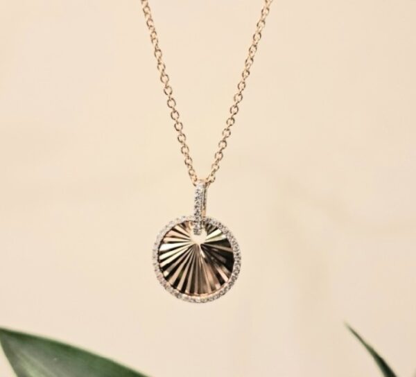 K18ダイヤ/YGペンダント