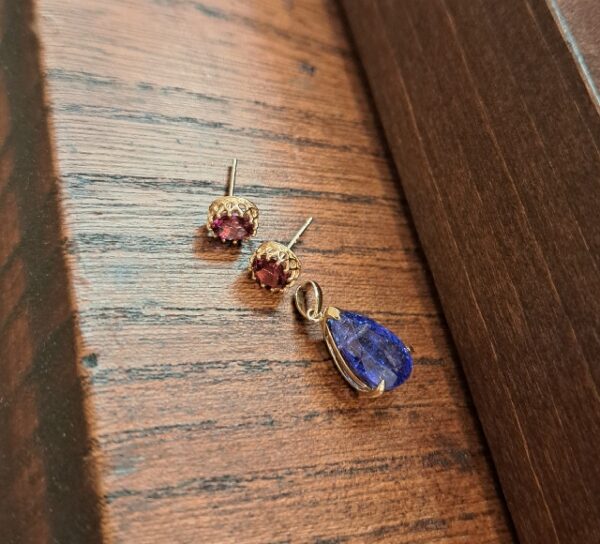 K18タンザナイトペンダントトップ/k18ガーネットピアス