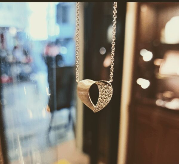 K18WGダイヤペンダント