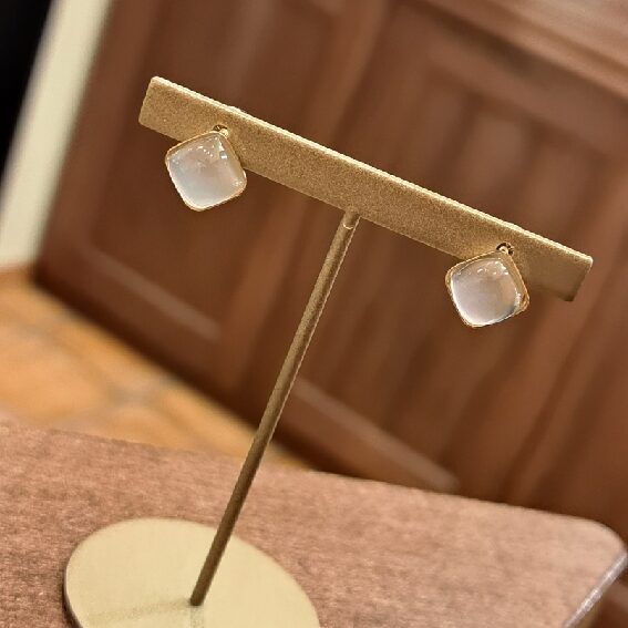 K18グレームーンストーンピアス